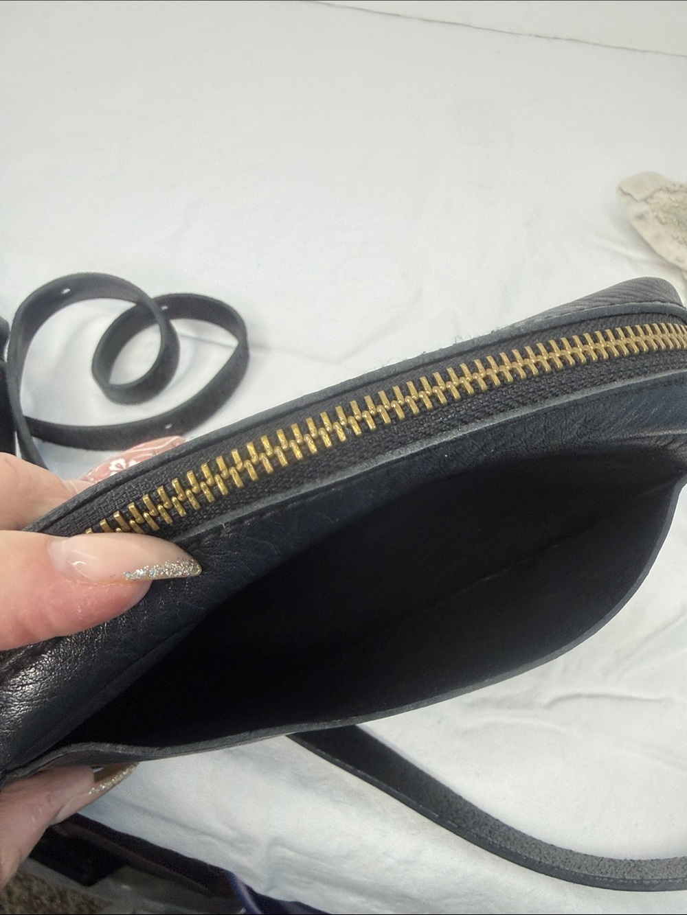 MadewellThe Leather Carabiner Mini Crossbody Bag - Picture 8 of 8